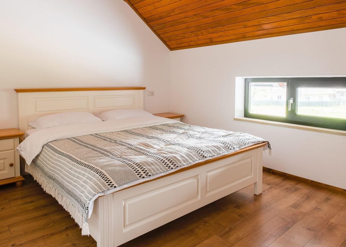 Dormitor Select lemn masiv, alb/natur